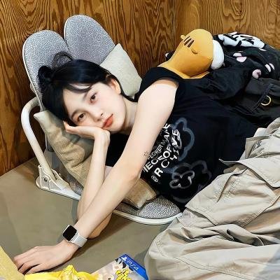 蕾哈娜内衣秀2 封面
